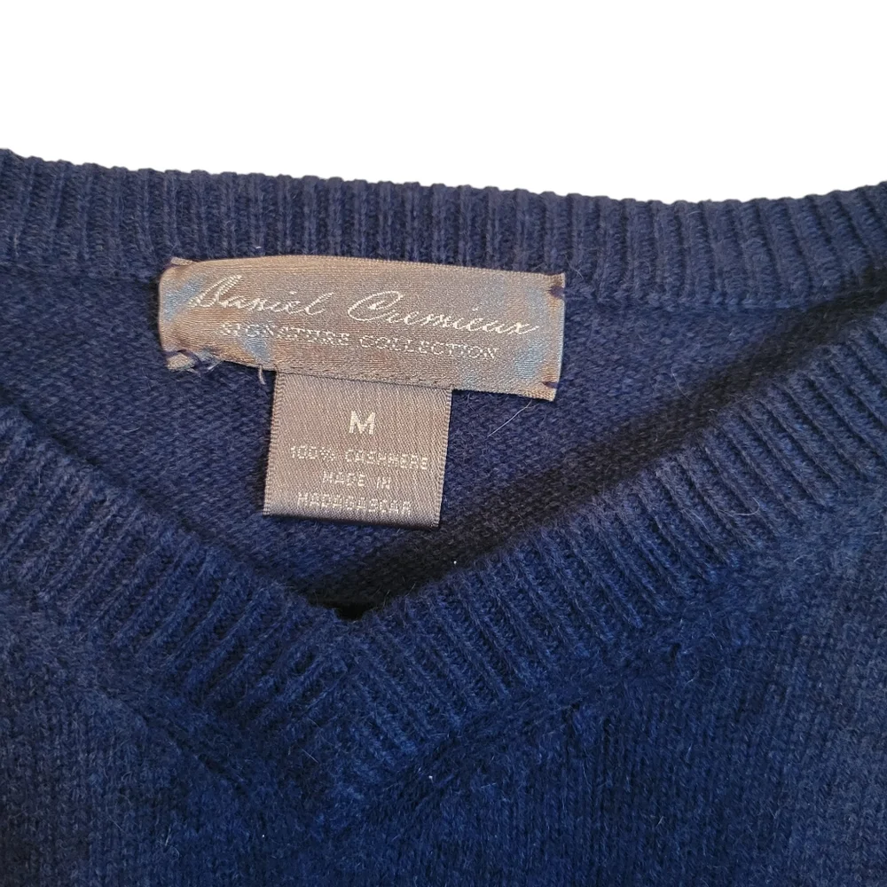 Daniel Cremieux Signature 100% Cashmere Sweater in Royal Blue, Size Medium - Picture 6 of 6